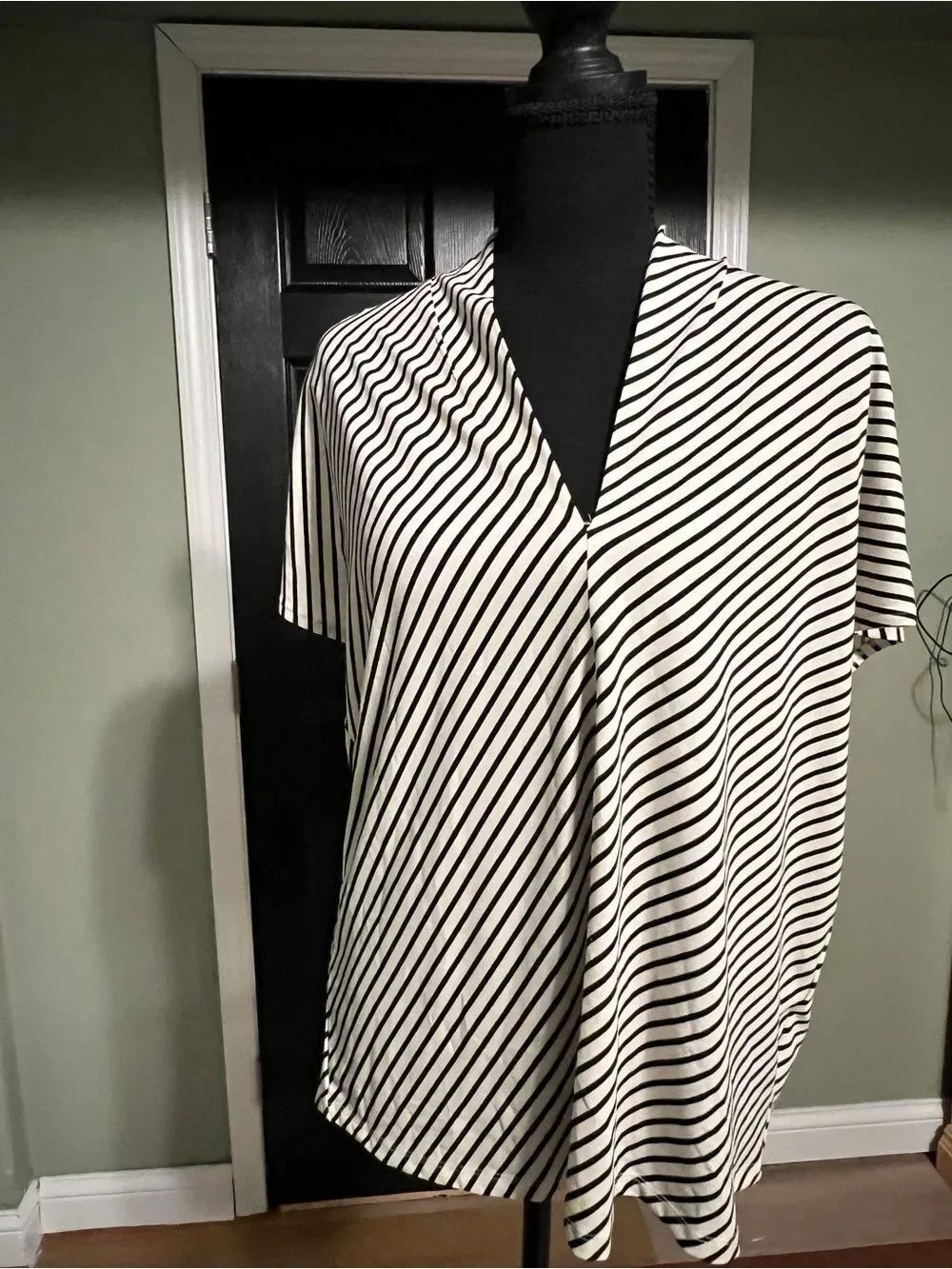 H&M Black & White Diagonal Stripe V-Neck Short Sleeve Top